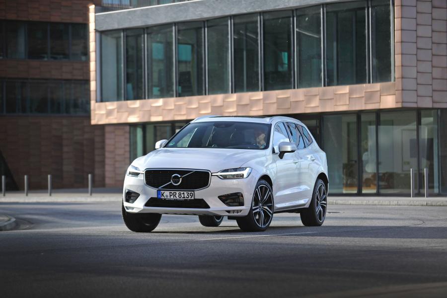  Volvo XC60 D5 R-Design 2017 года  (WW) (фото 9 из 26)